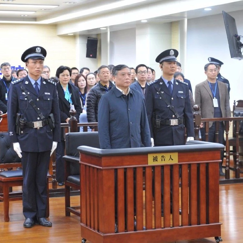 北京皮肤科知名博士李云峰帮大家分析脸上长黄褐斑的三种原因