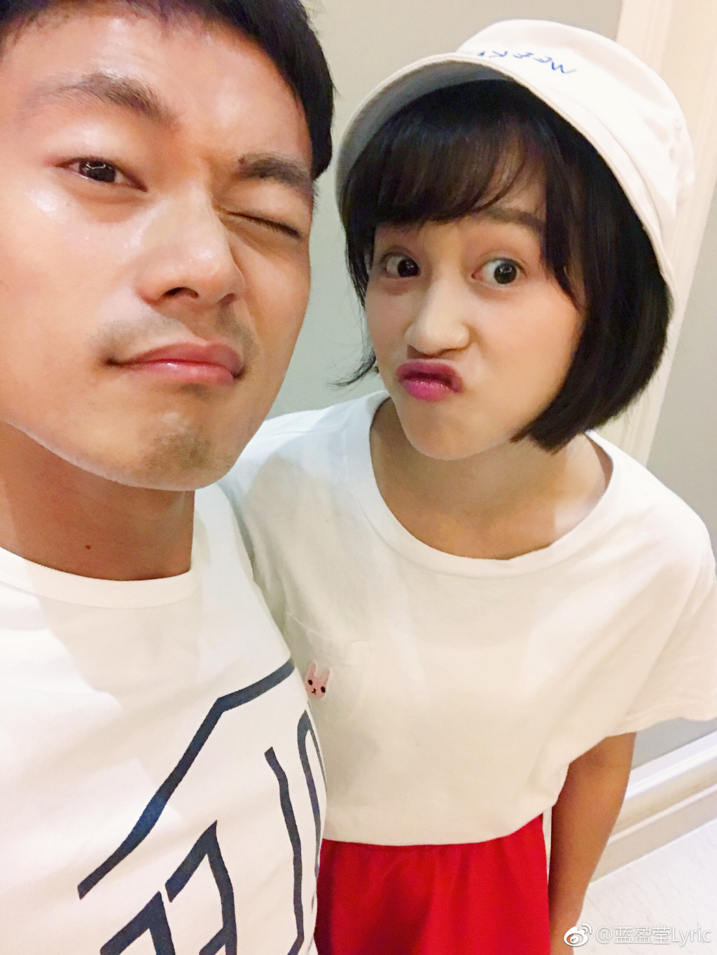 曹骏蓝盈莹晒照纪念相恋两周年小情侣甜蜜恩爱瞬间盘点