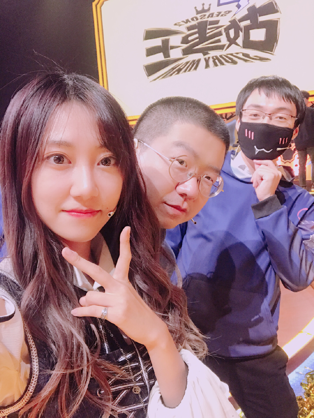 可爱!人气偶像女团SNH48冯薪朵为辽宁加油打Call