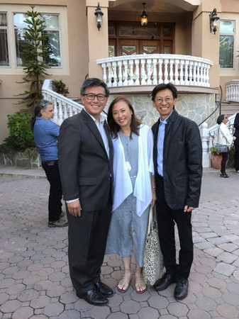 陳錫澎與加州州長候選人江俊輝合影(美國《僑報》/陳錫澎提供)