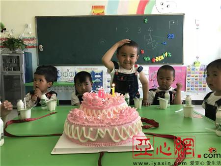 新疆和布克赛尔县驻村工作队为孩子们送 六一