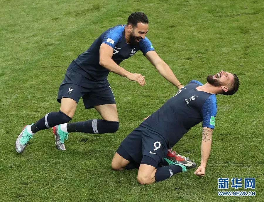 ▲法国队以4比2战胜克罗地亚队，继1998年后再夺世界杯冠军。 新华社记者 徐子鉴 摄