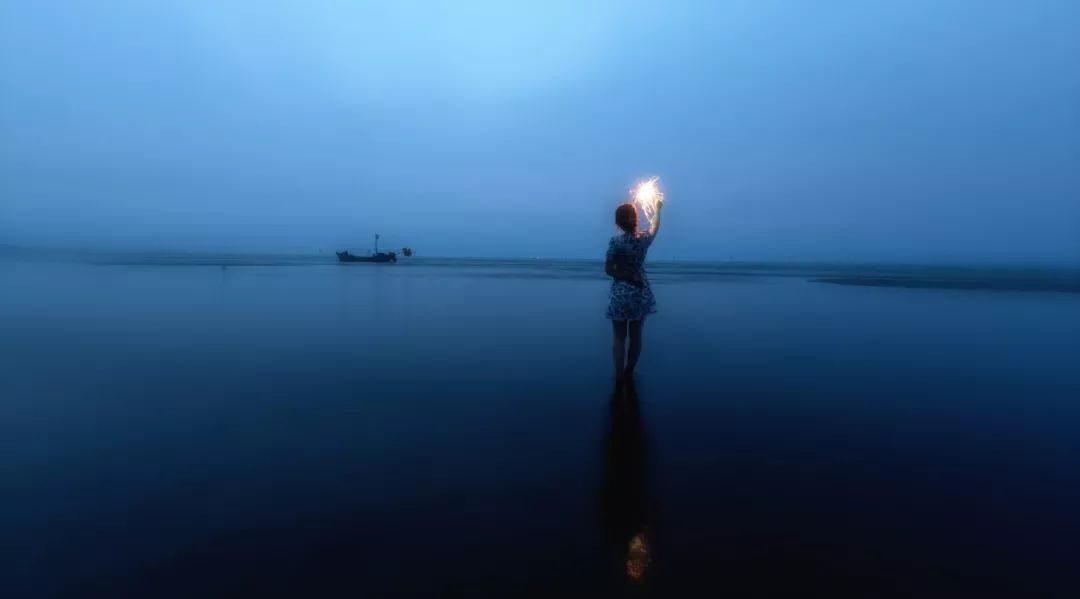 父母尚在苟且，你却在炫耀诗和远方