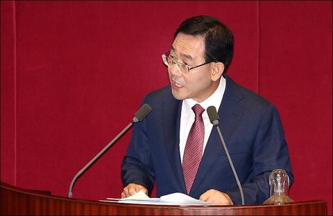 两位前总统均以拘留状态接受审判  韩国总理:我也心痛