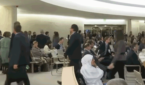 现场几十名外交官纷纷离席 视频截图