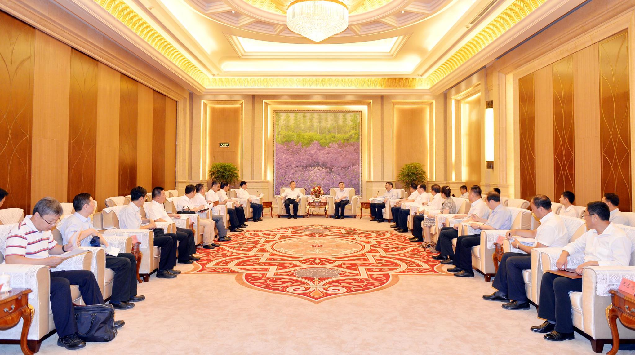 张庆伟王文涛会见应急管理部党组书记黄明一行