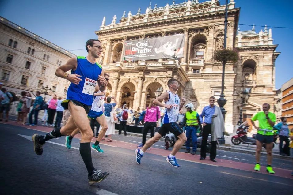 布达佩斯马拉松 奔跑匈牙利首都,邂逅多瑙河畔的双子城