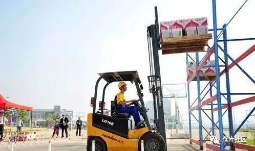 视频直击十大常见叉车事故,叉车操作要注意这