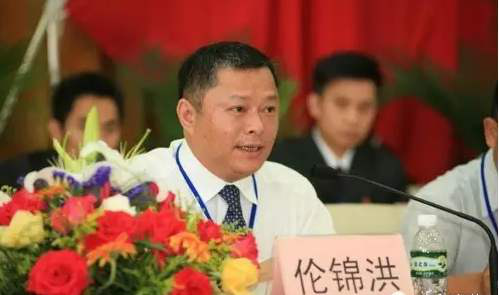 金狮贵宾会官方下载·80岁教授轻信白纸能“洗成”美元 被老外骗走44万