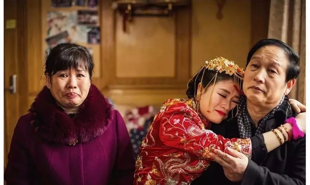 出嫁的女儿要担负起新的责任,不可以软弱不可以任性不可以随心所欲不