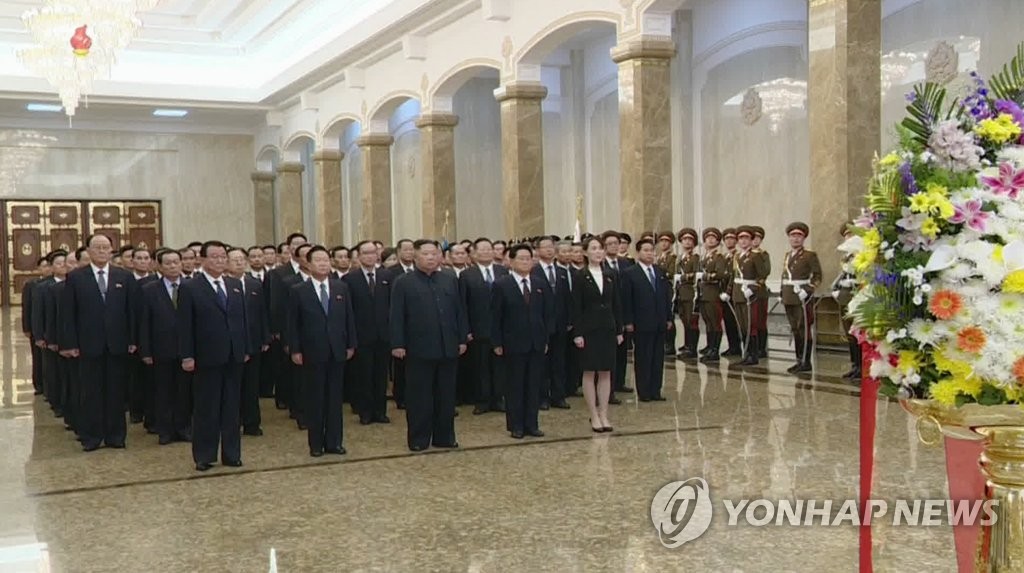 1550449761388987.jpg 金正恩参谒太阳宫(韩联社)