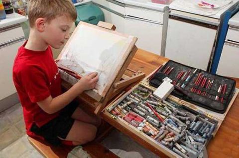 英国9岁绘画天才已是人生赢家 一天卖出24幅作