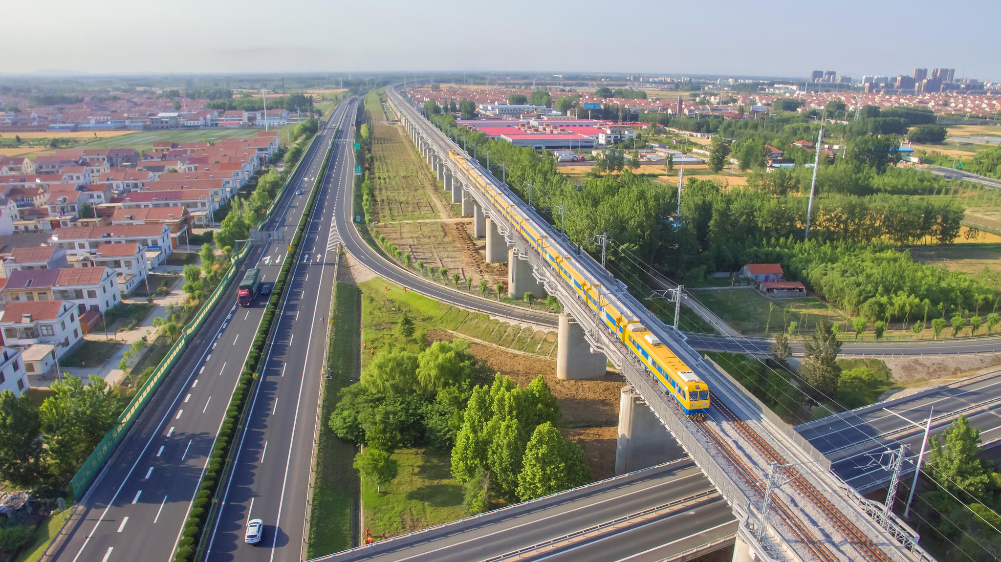 连云港至盐城铁路今年11月开通,是国家沿海大