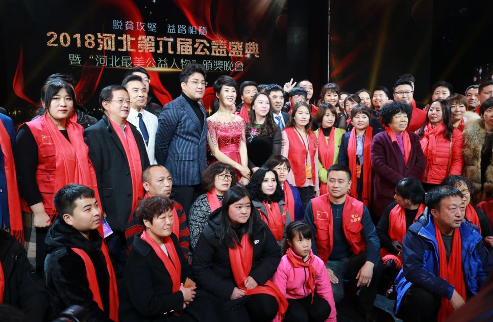 河北第六届公益盛典美爆!晚报记者南开宇当选