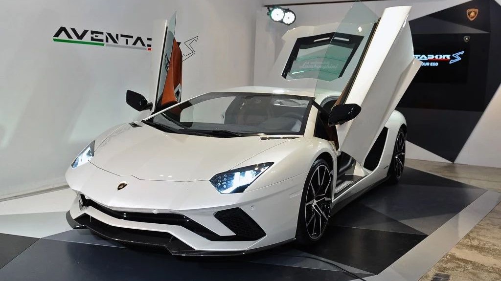 农村小伙从修车到买跑车，居然这么励志！