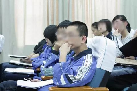 太原新道街小学校服爆红!中小学校服大pk!看看