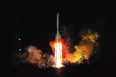 ▲3月30日，我国在西昌卫星发射中心用长征三号乙运载火箭，以“一箭双星”方式成功发射第三十、三十一颗北斗导航卫星。新华社发