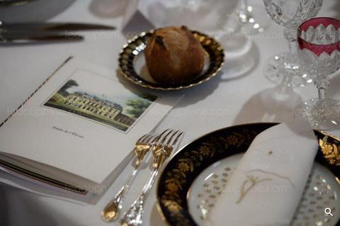 谁买单?马克龙夫妇花50万欧元购置1200个盘子