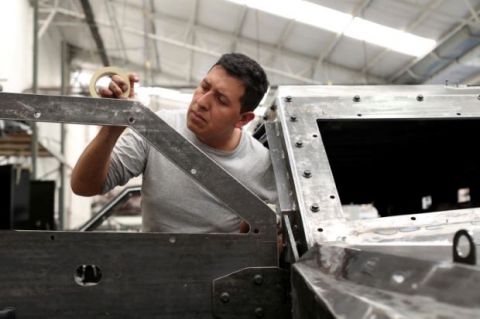 犯罪率的上升推动墨西哥防弹车生产创纪录