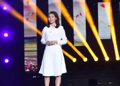 央视女主播造型背后小秘密李梓萌文静戴假发出