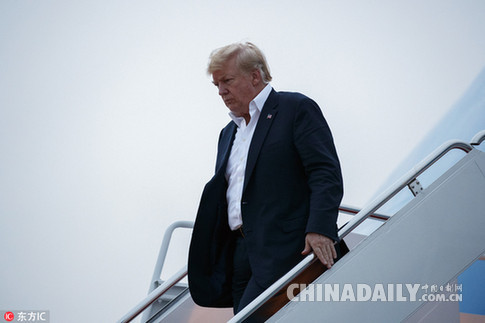 当地时间2018年6月13日，美国总统特朗普在新加坡参加“金特会”后返回美国。（图片来源：东方IC）