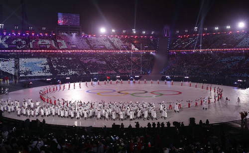 资料图片：2月9日，朝鲜和韩国体育代表团在开幕式上一起入场。新华社记者 费茂华 摄