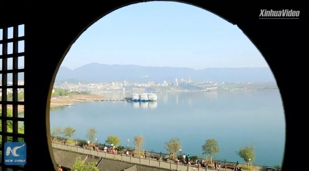 ▲从寨塔向外看江景。(新华社报道截图)