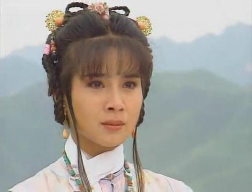 P图不加滤镜,50岁岳翎素颜看状态依然很好,骨