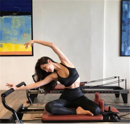 instagram最火的健身女 0jDz-hnvukff0801640.jpg