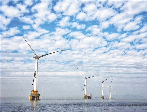 图为建设中的福清兴化湾30万千瓦海上风电场一期工程。 王轶辰摄
