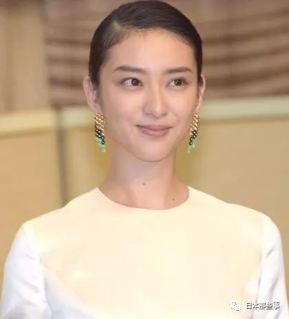 另外感觉发际线有点上移?果然产后很容易脱发啊……