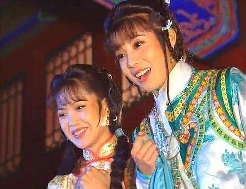 P图不加滤镜,50岁岳翎素颜看状态依然很好,骨