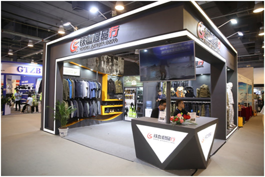 铁血君品行亮相警博会 龙牙战术成便衣执勤优