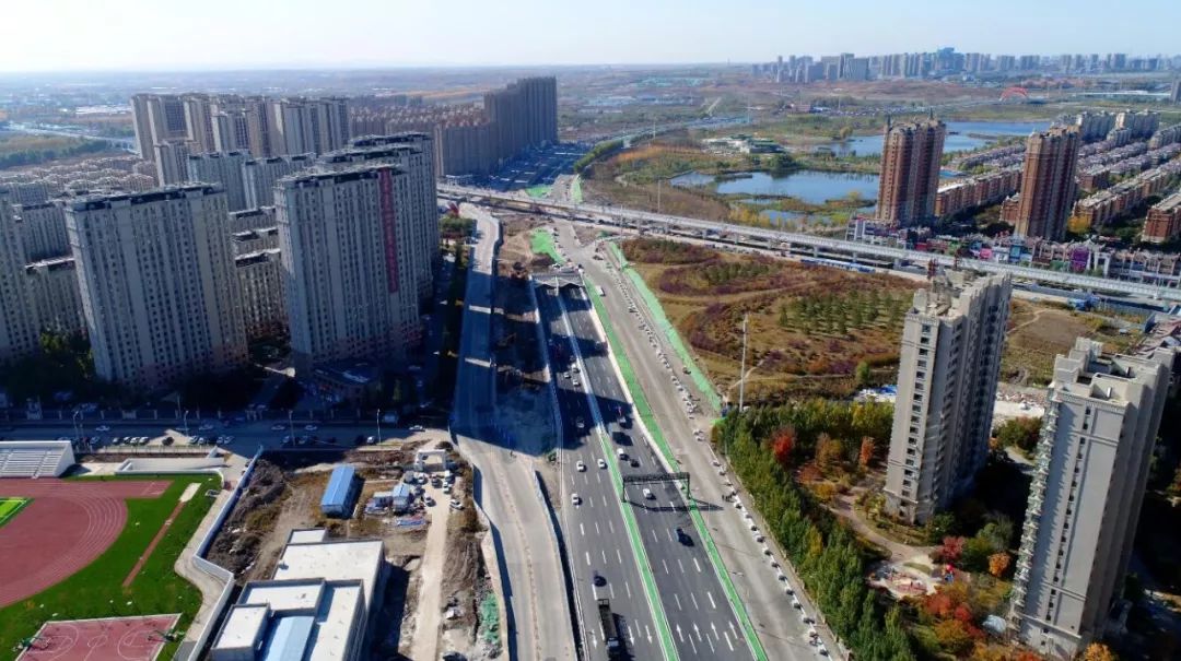 临河小胡同的烟火纪事：那些被时光浸泡的市井姑娘们