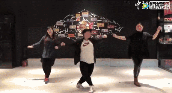 像一颗海草海草…你也被这个舞刷屏了吗?但你一定没看过这种版本|海草|金美娜|舞蹈_新浪新闻