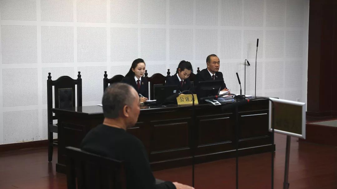 呼和浩特市中院原院长董秉惠受审:受贿2200余万元