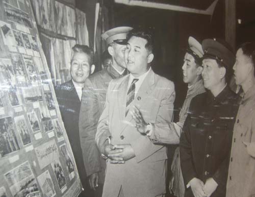 1958年12月,金日成参观越南人民军博物馆