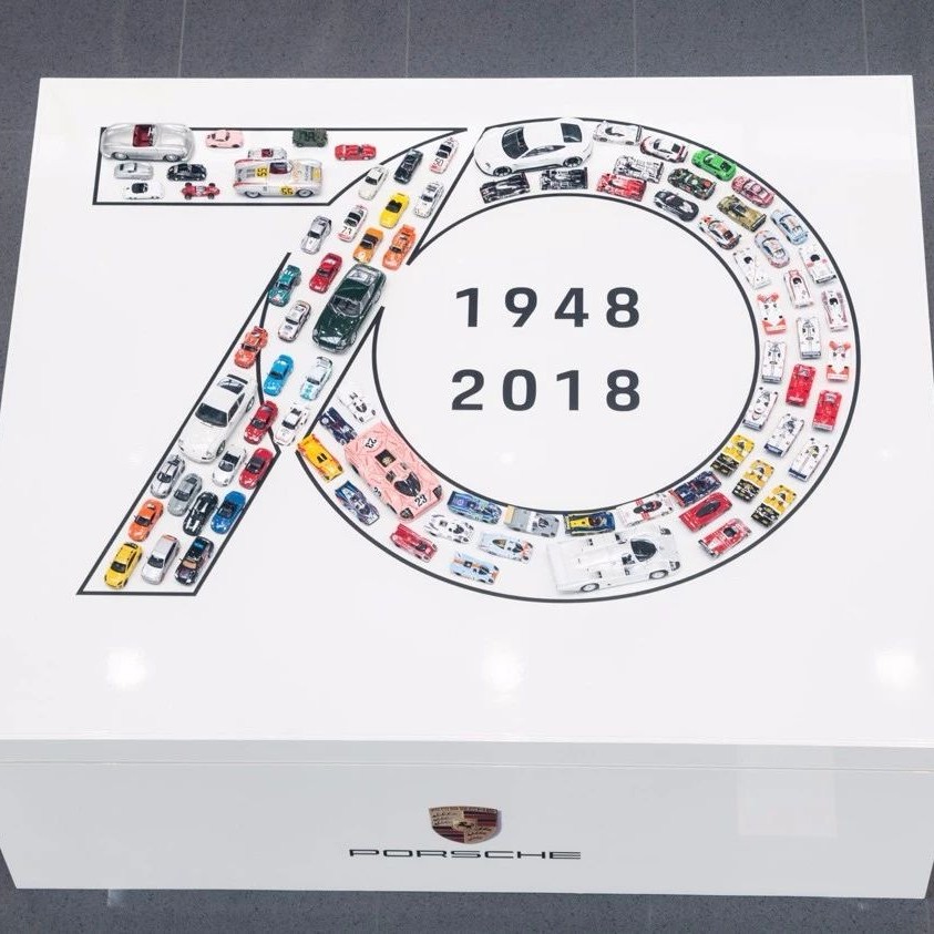 一天内飞了个来回，只为对你说声生日快乐！