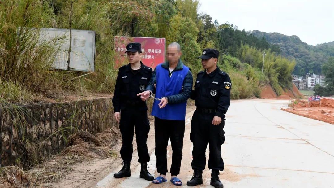 犯罪嫌疑人刘某坤指认现场