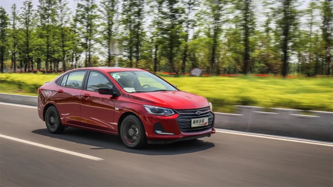 又个性、又实用,10万级这台高性价比轿车,很适合年轻人!