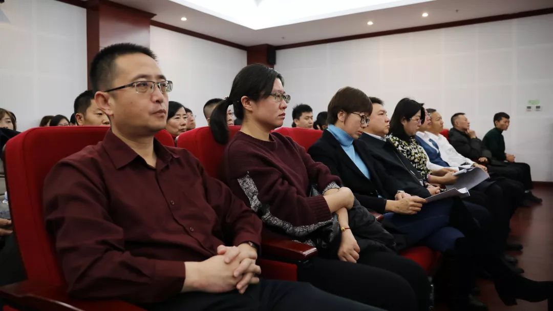 呼和浩特市中院原院长董秉惠受审:受贿2200余万元