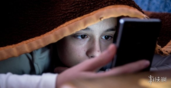 人民日报谈电子设备成瘾:一定要控制好屏幕使用时间