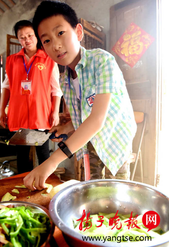 城里娃感受农家生活 收获生活技能