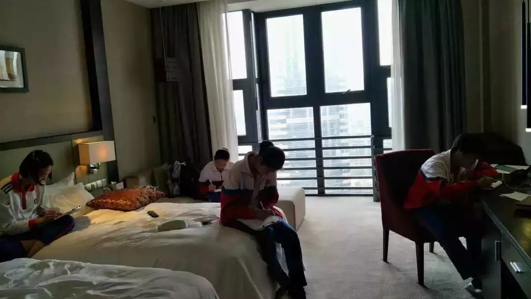 今晚同台演出,周杰伦为她们换歌!厦门六中这群