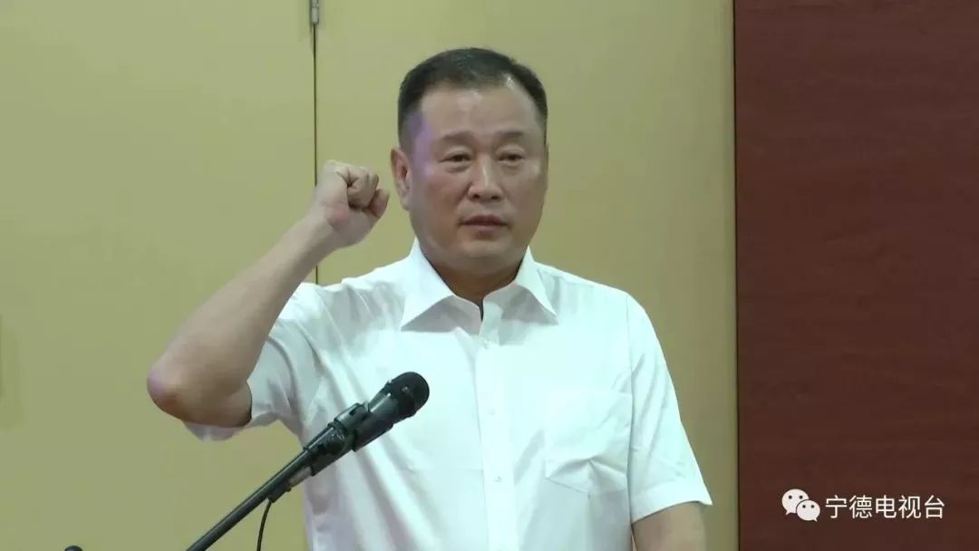 梁伟新的人物履历