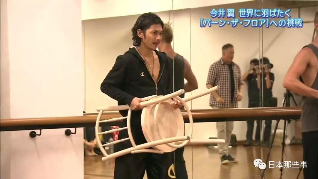 第一次开solo演唱会,就亲自参与了构成、导演、服装、编舞等幕后制作。