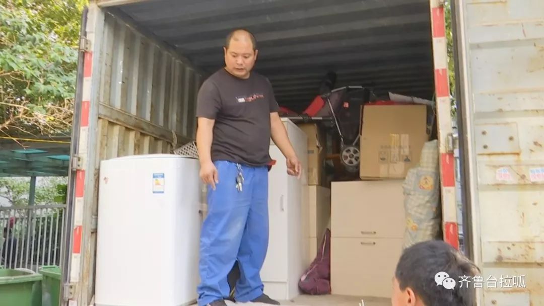 一天爬楼80层,上下台阶3000多个,他们的假期,