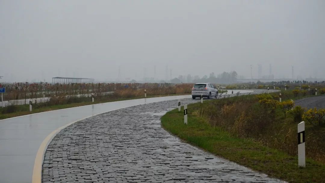 NB！这款中国品牌的SUV，在雨天竟能超160km/h速度过弯！