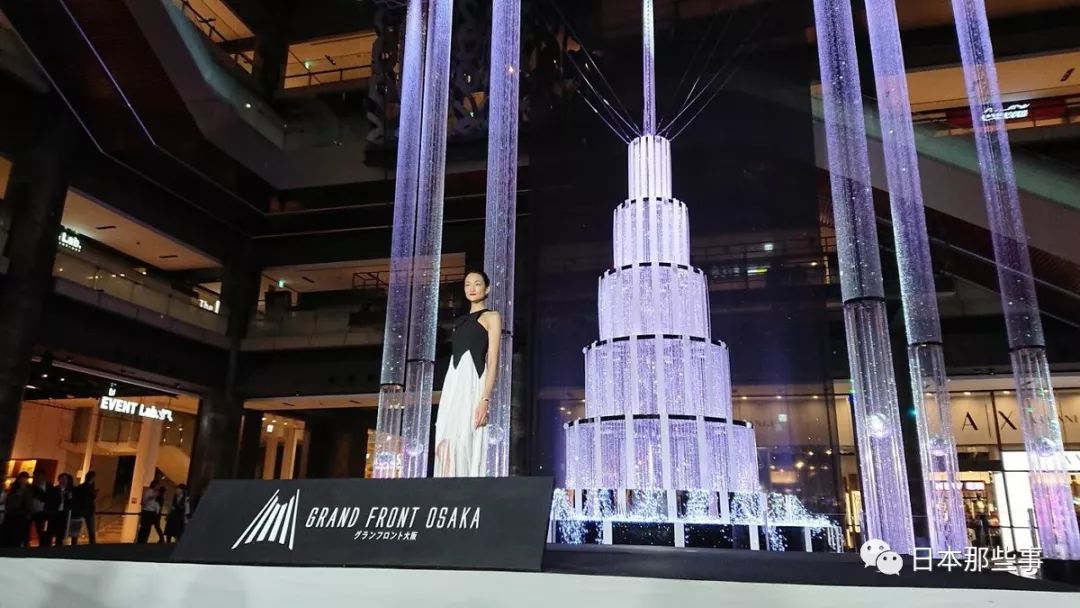 松任谷由实，11月8日，出席东京·丸building的圣诞点灯式。