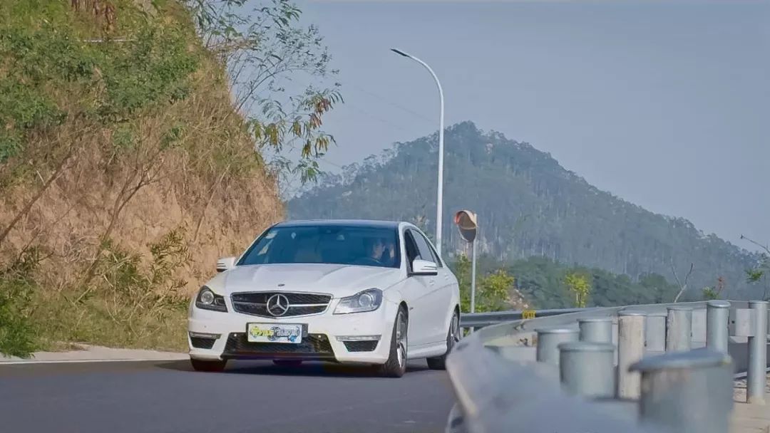 品驭派Vol.05：AMG C63 就像爆米花一样，没有必要，但无法抗拒。